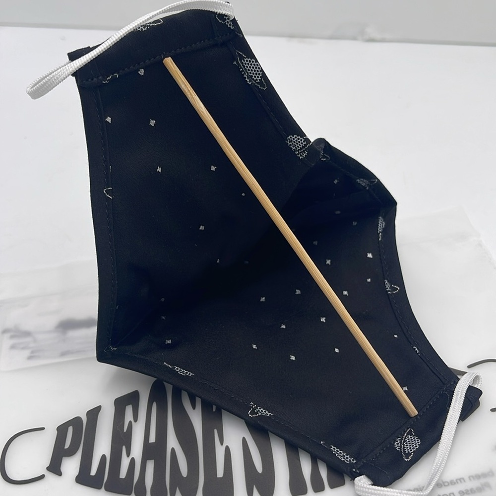 TED BAKER LONDON Reversible Reusable FACE MASK 
NWT 
OS - Picture 2 of 10